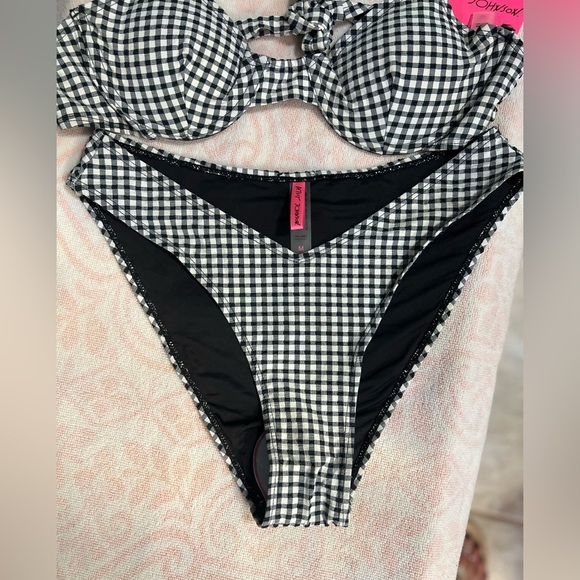 đź–¤BETSEY JOHNSON UNDERWIRE BIKINI W/RUFFLE DETAIL BLACK& WHITE GINGHAMđź–¤SZ M-NWT - Picture 4 of 10